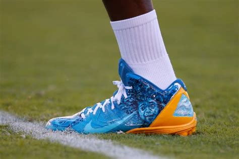 antonio brown gucci cleats|Antonio Brown shows off glittery Gucci cleats .